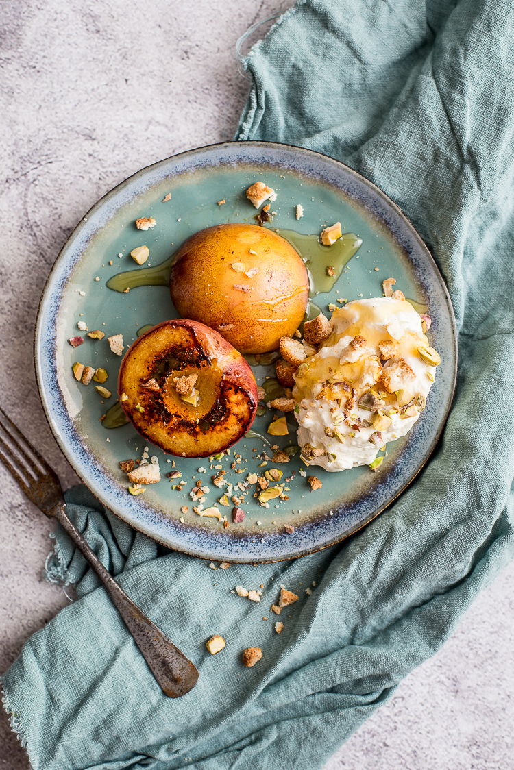 Gegrilde perziken met vanillemascarpone