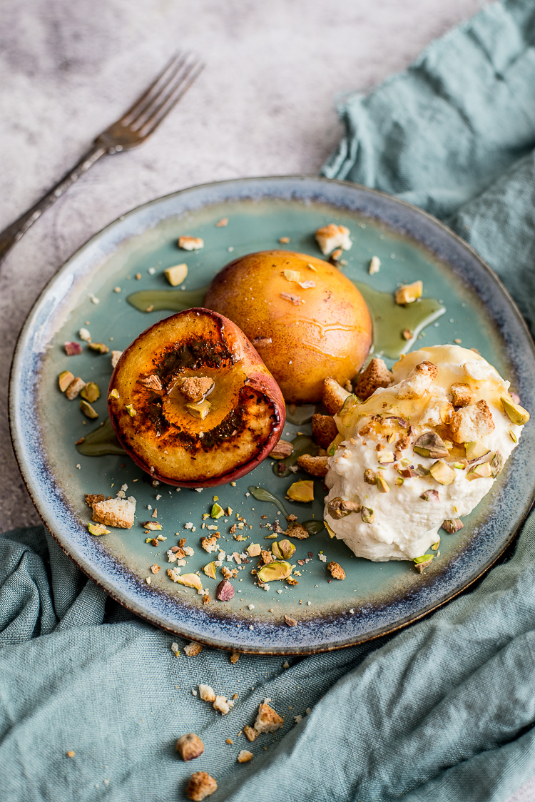 Gegrilde perziken met vanillemascarpone