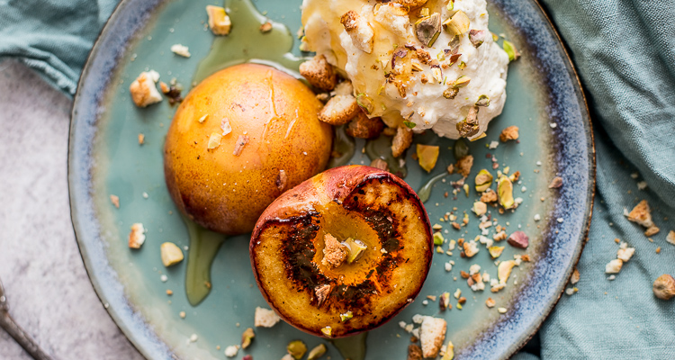 Gegrilde perziken met vanillemascarpone