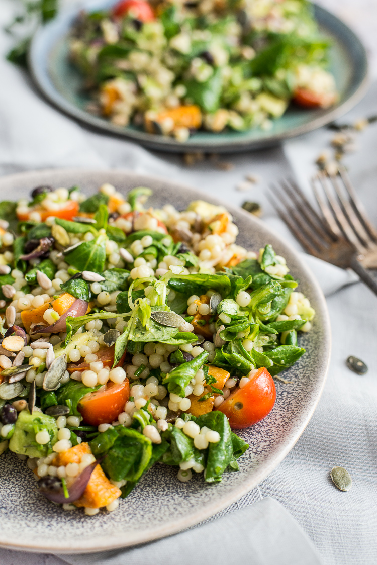 Parelcouscoussalade met gegrilde zoete aardappel