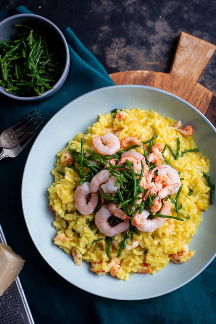 Saffraanrisotto met garnalen en zeekraal