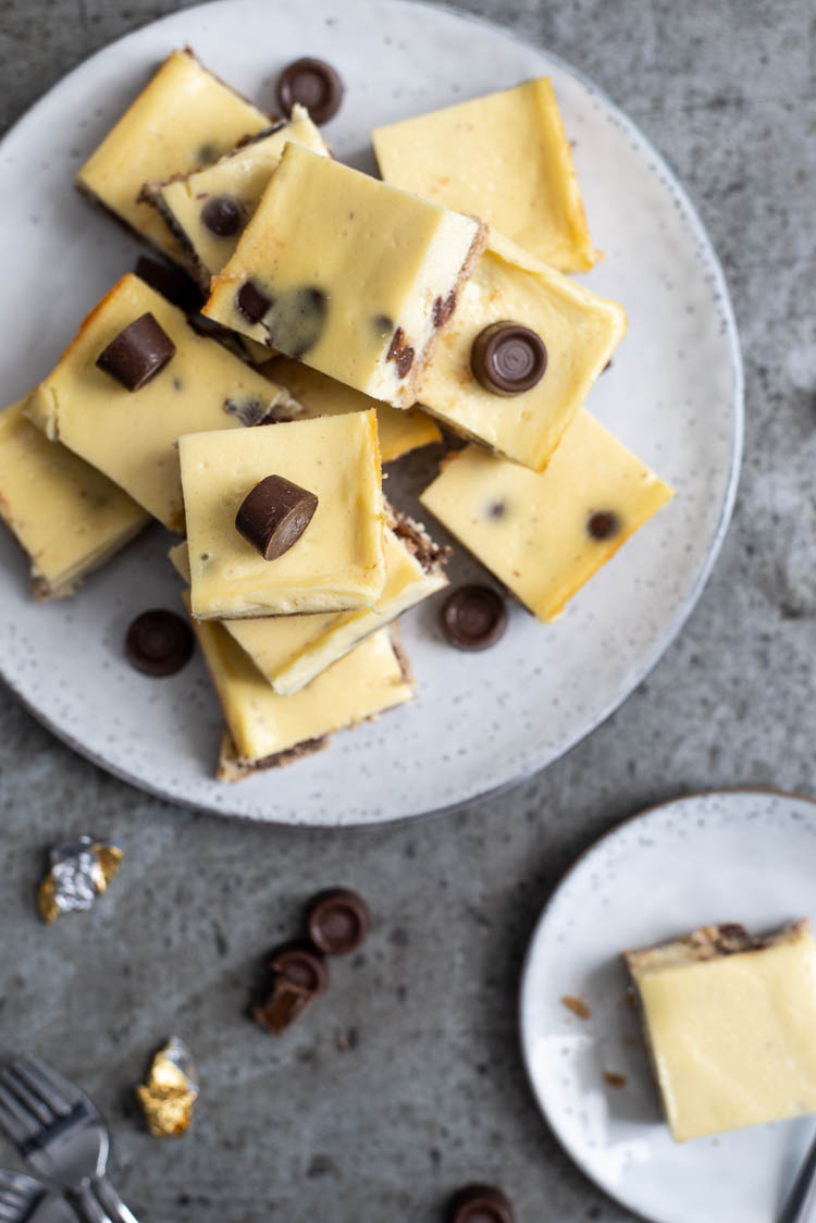 Chocolate-chip & Rolo Cheesecakebars