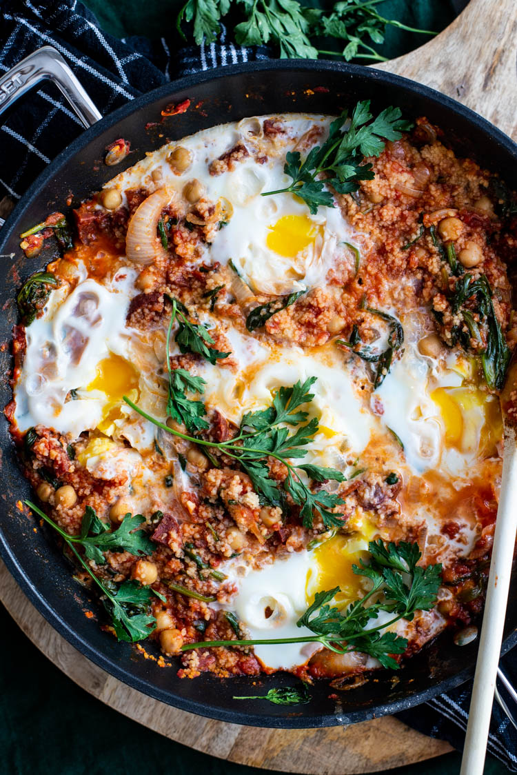 Shakshuka met couscous en sucuk