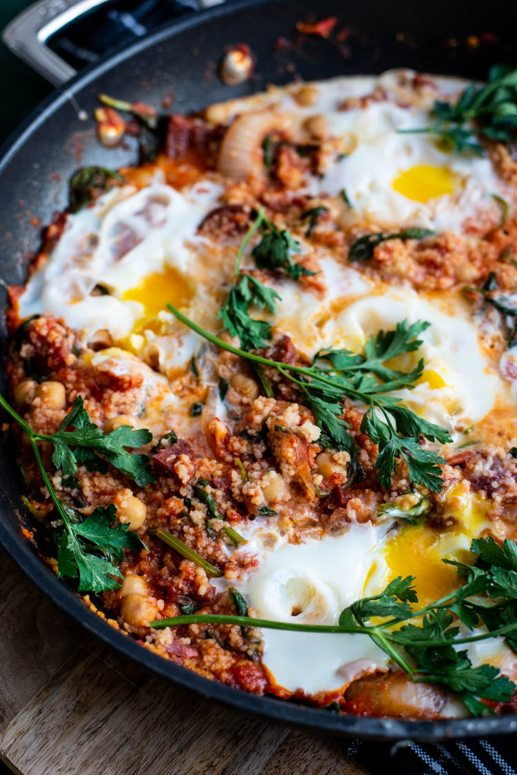 Shakshuka met couscous en sucuk