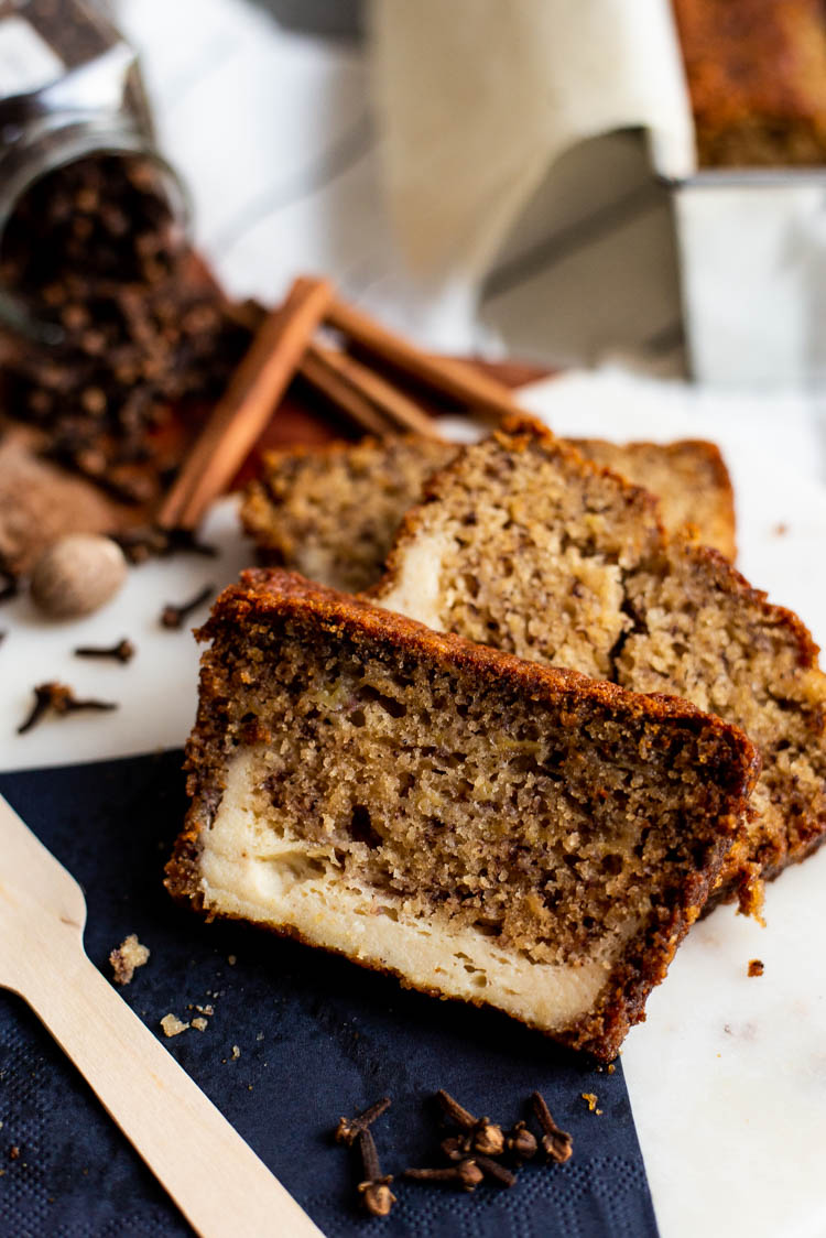 Bananenbrood met pumpkin spice roomkaasvulling