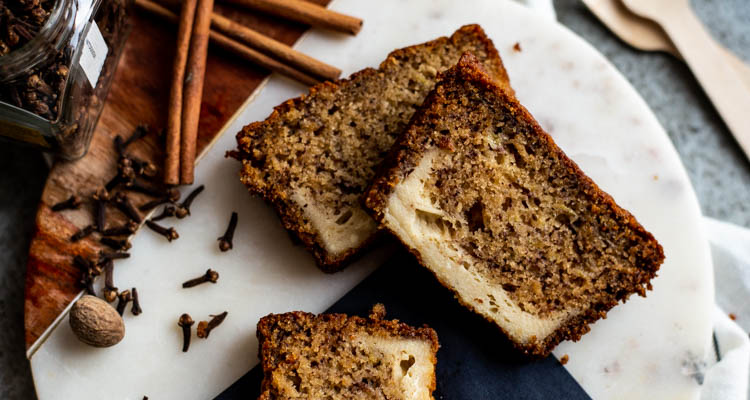 Bananenbrood met pumpkin spice roomkaasvulling