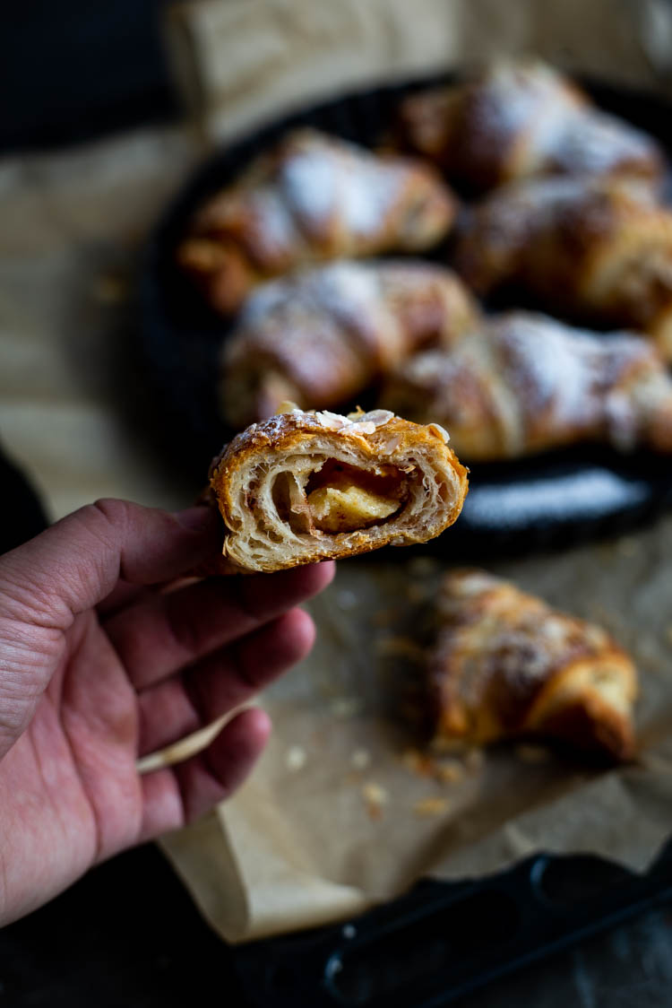 Amandel-speculaascroissantjes met amandelspijs