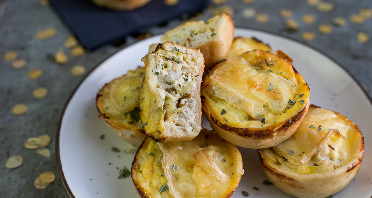 Mini kiptaartjes met brie