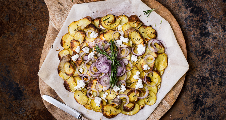 Aardappeltaart met rode ui en geitenkaas
