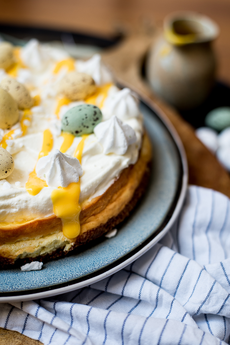 Advocaat-cheesecake met paaseitjes