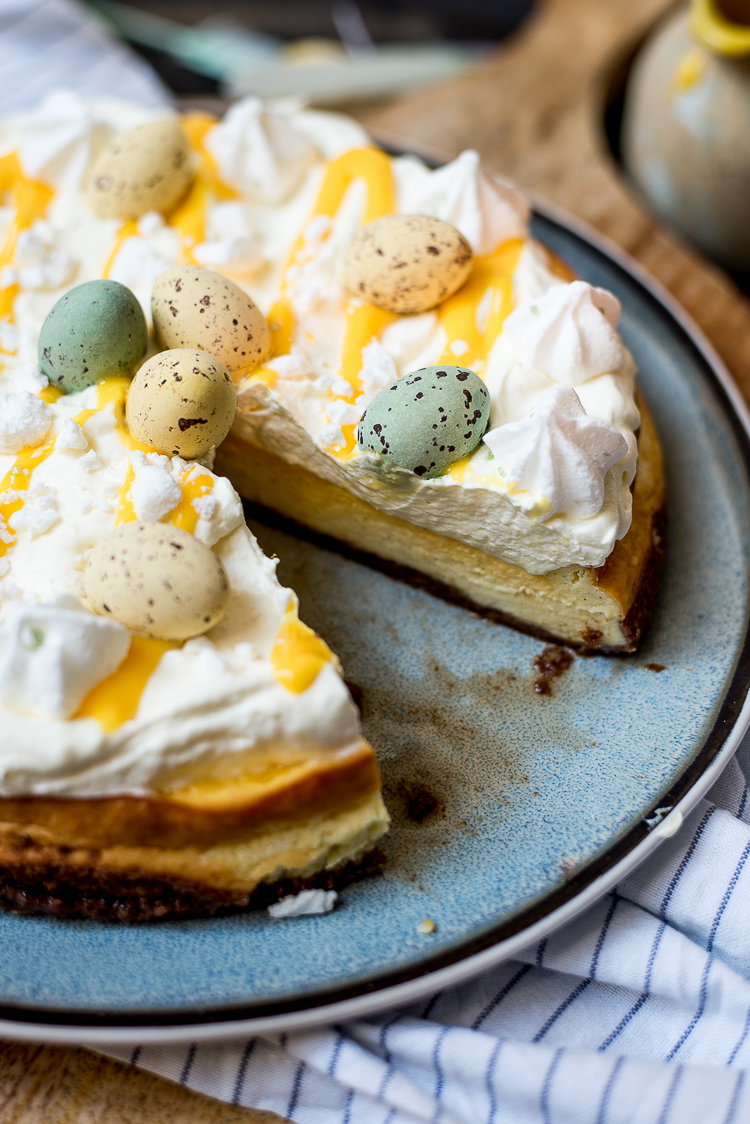 Advocaat-cheesecake met paaseitjes