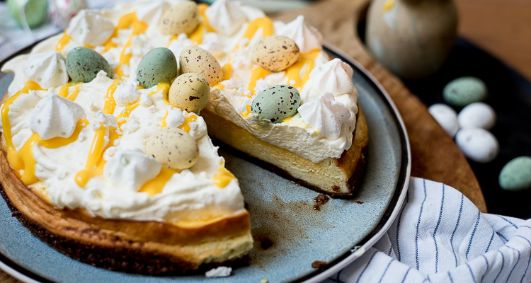 Advocaat-cheesecake met paaseitjes
