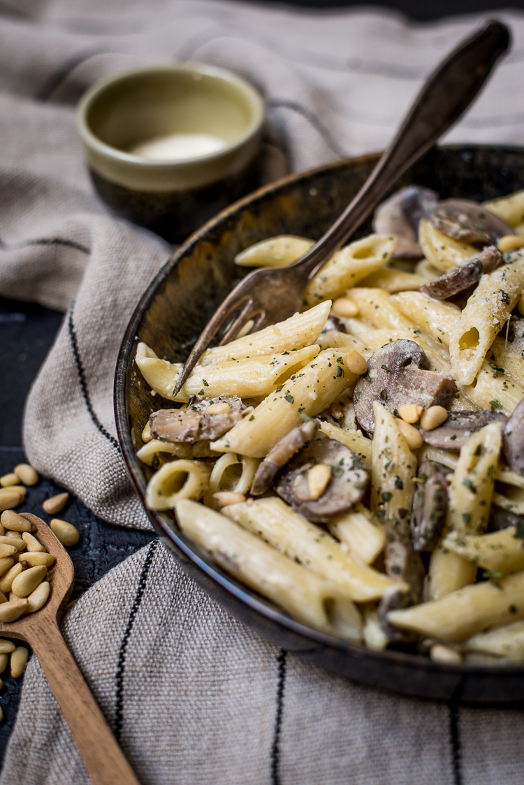 One pot champignon-roompasta met pesto