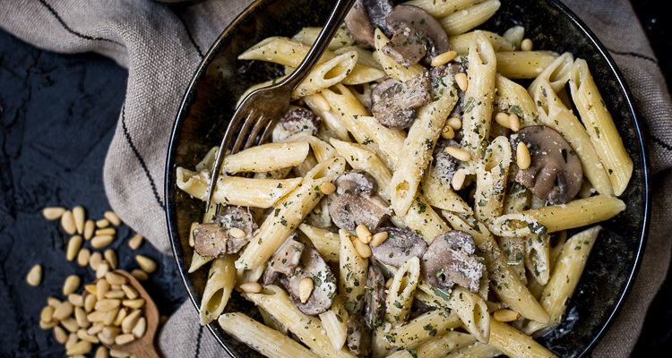 One pot champignon-roompasta met pesto