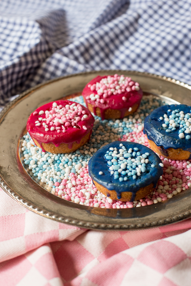 Blauwe/roze koeken met muisjes