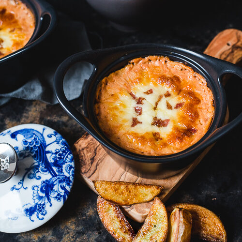 Aardappelwedges met pizzadip