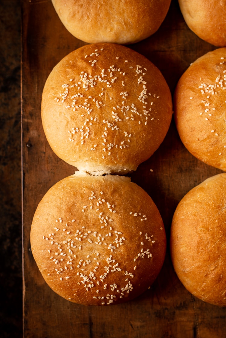 Zelfgemaakte hamburgerbroodjes