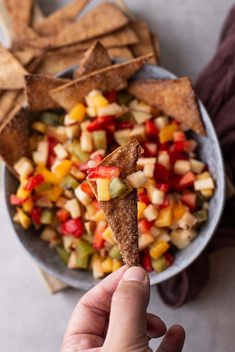 Fruitsalsa met kaneelchips