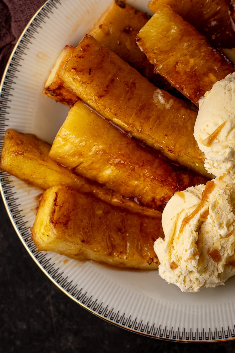 Gegrilde ananas met kaneelsuiker