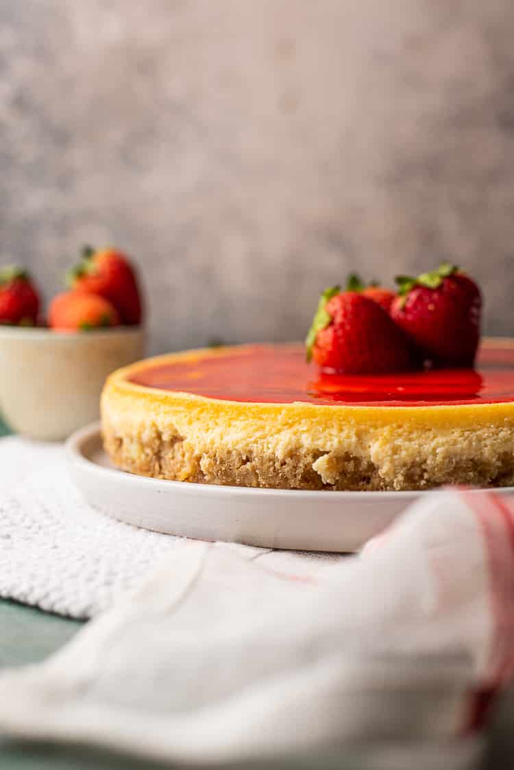 Witte chocoladecheesecake met aardbeien